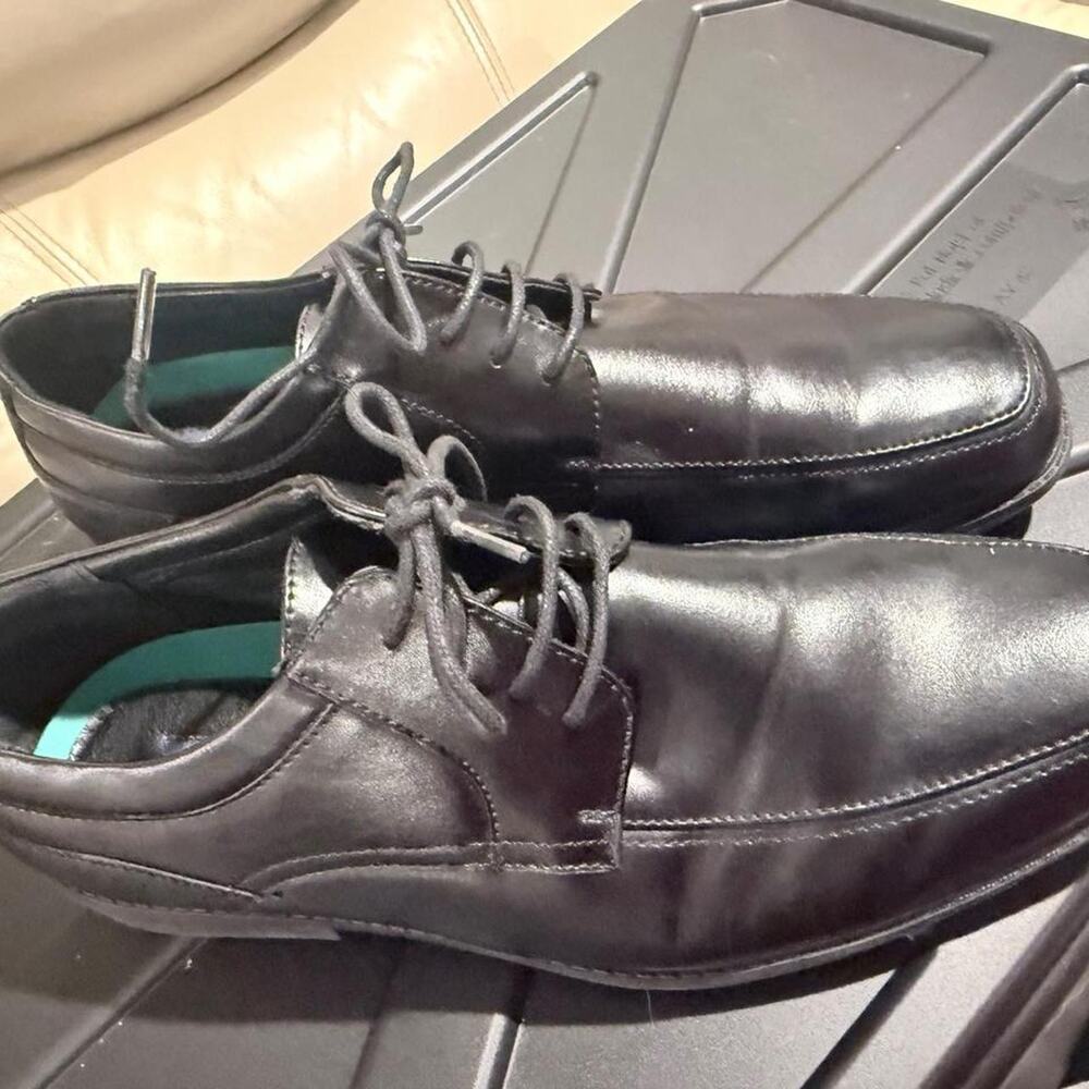 Men’s 10 Ashford Hayes Dress shoes in excellent condition